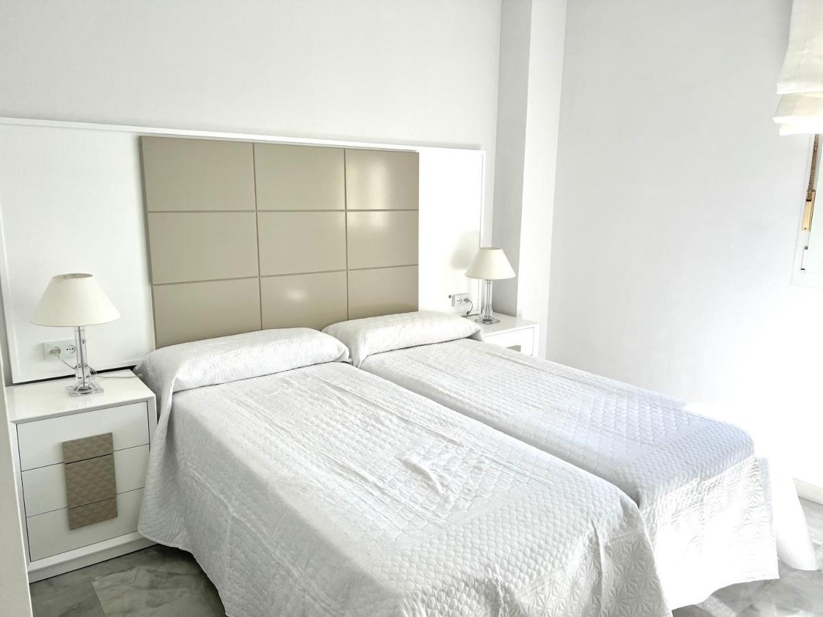 Mi Capricho 170 Beachfront Apartment Sitio de Calahonda Eksteriør bilde